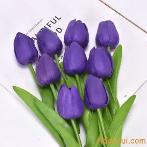 Ý Nghĩa Hoa Tulip Tím – Biểu Tượng Của Sự Cao Quý Và Tình Yêu Bí Ẩn 64 Những bông tulip tím đơn sắc, biểu tượng cho sự thanh lịch và bí ẩn trong tình cảm.