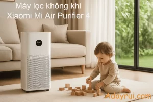 Bé chơi xếp hình trong phòng khách, bên cạnh máy lọc không khí Xiaomi Mi Air Purifier 4.