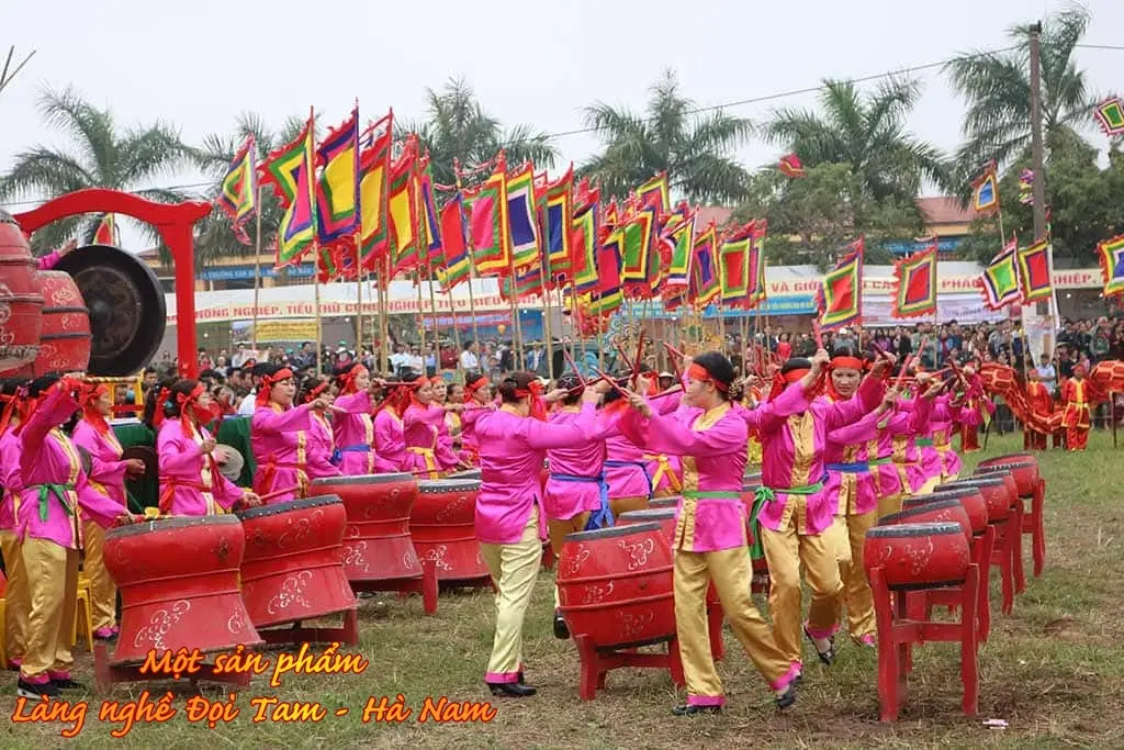 Dàn trống hội đình chùa Đọi Tam biểu diễn lễ hội truyền thống