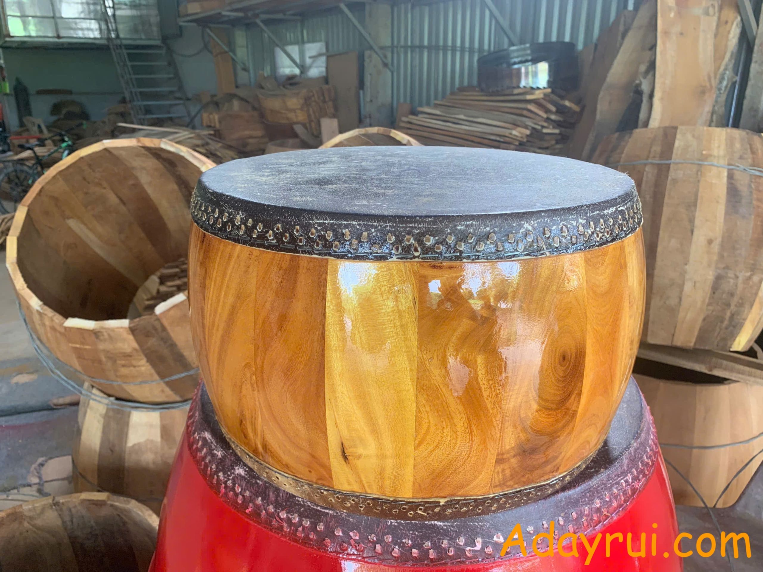 Thân trống chùa gỗ mít ghép tang dùng trong thời khóa tụng kinh
