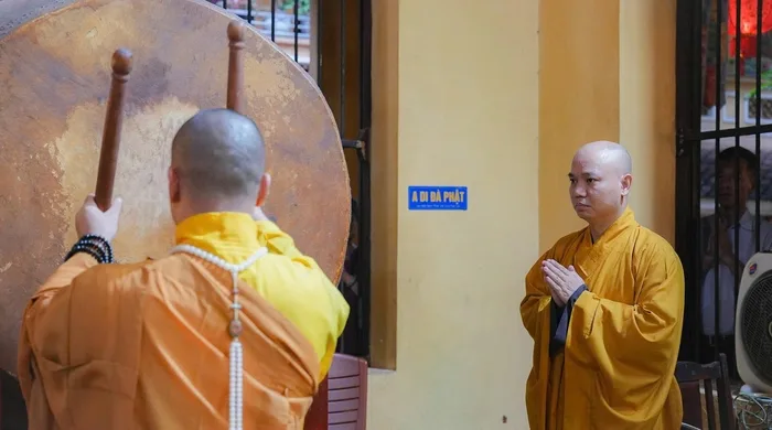 Tiếng trống chùa thức tỉnh tâm linh vang lên trong nghi lễ Phật giáo, giúp đại chúng lắng tâm và quay về chánh niệm