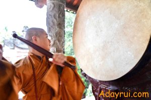 Trống chùa có được đánh tùy ý không trong nghi lễ Phật giáo