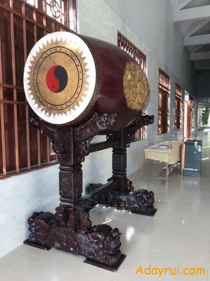 Trống chùa dùng để dẫn nhịp trong nghi thức tụng kinh