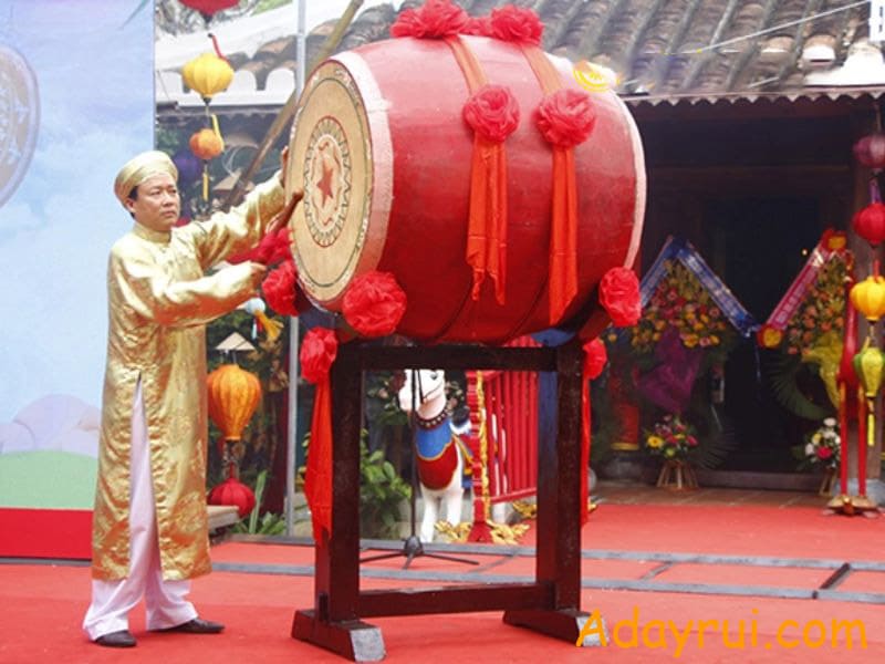 Trống đình làng được sử dụng trong lễ hội truyền thống, mang ý nghĩa tín ngưỡng và sinh hoạt cộng đồng